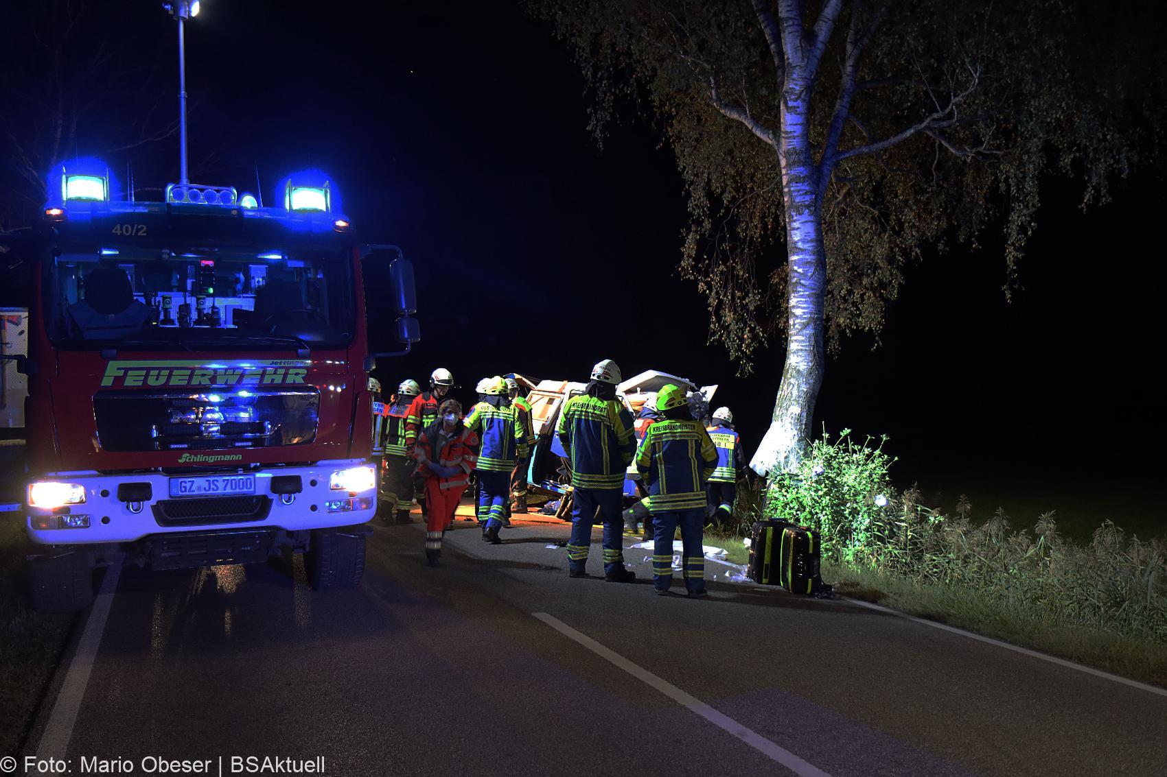 Unfall Jettingen Goldbach VW T3 gegen Baum 03102020 2