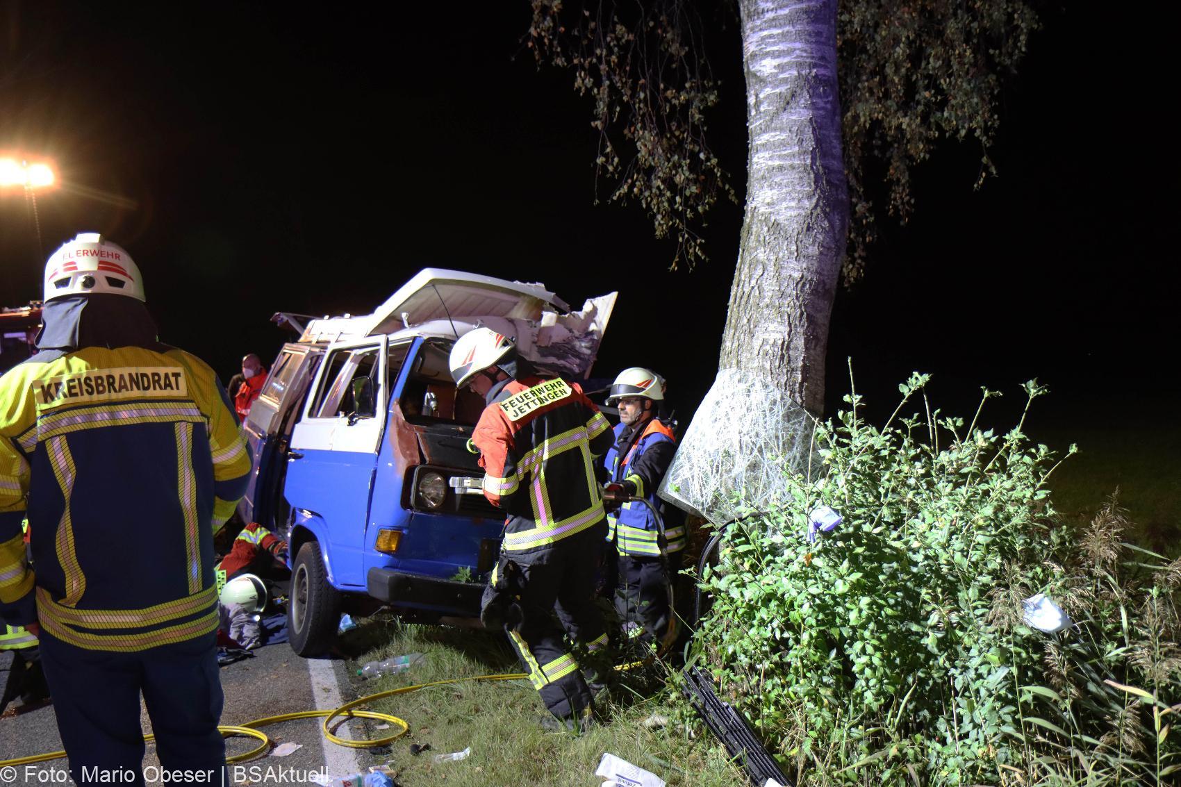 Unfall Jettingen Goldbach VW T3 gegen Baum 03102020 4