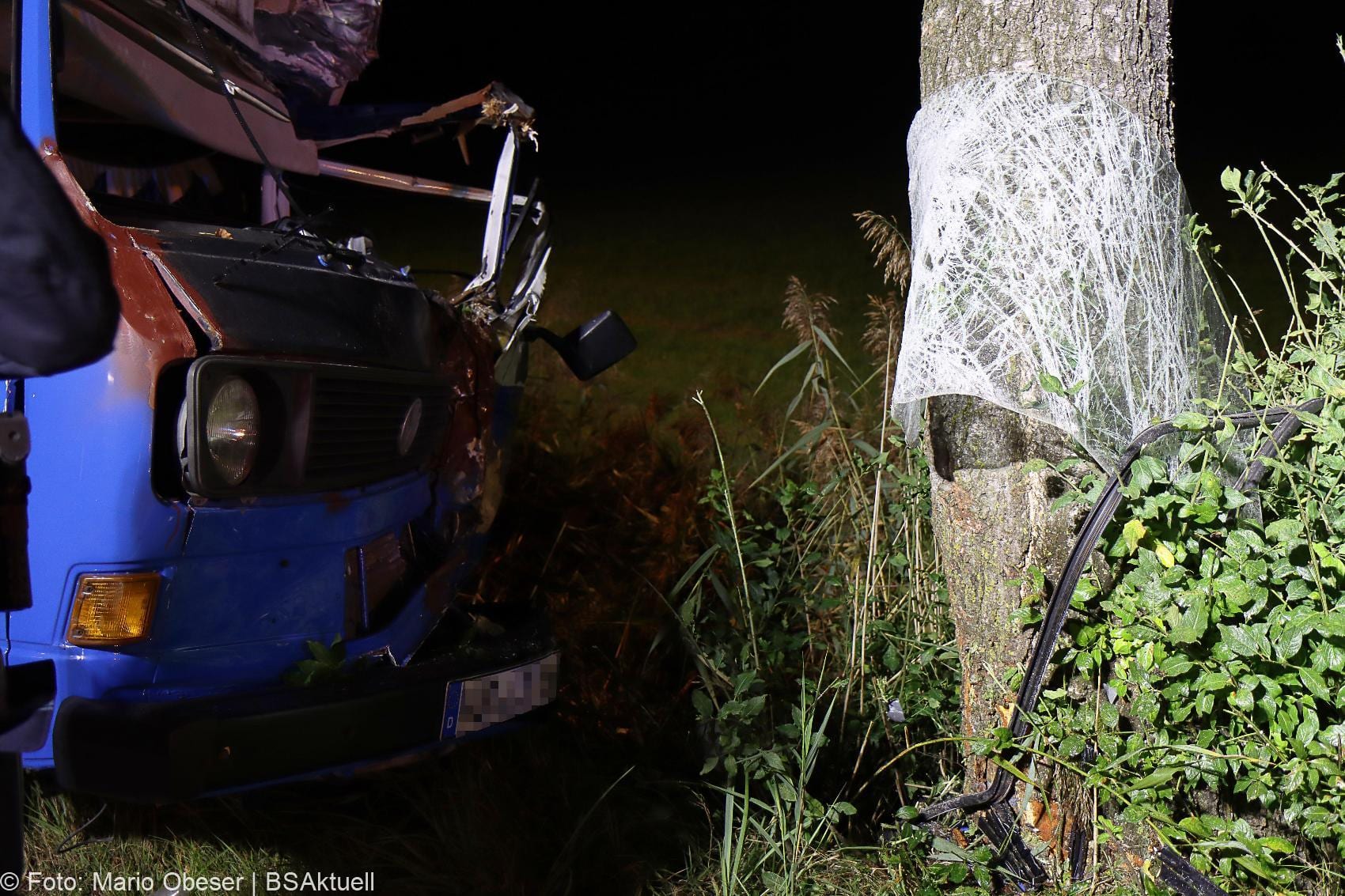 Unfall Jettingen Goldbach VW T3 gegen Baum 03102020 6