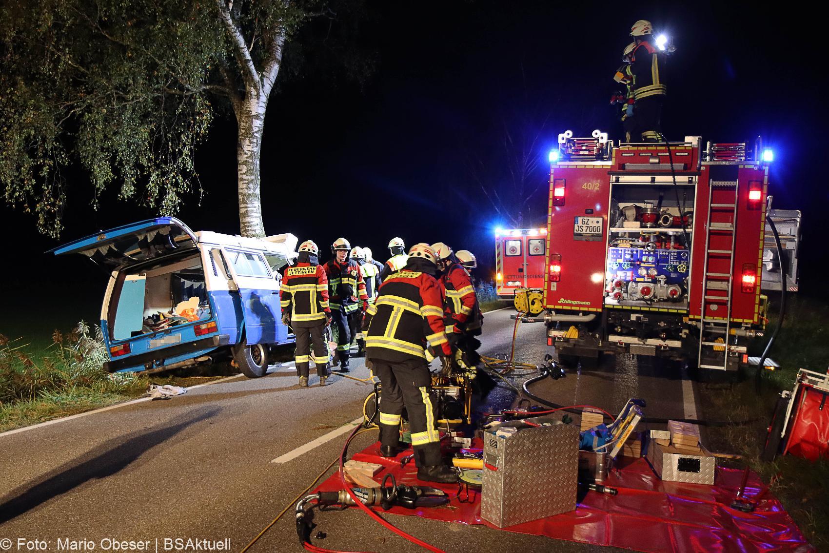 Unfall Jettingen Goldbach VW T3 gegen Baum 03102020 7