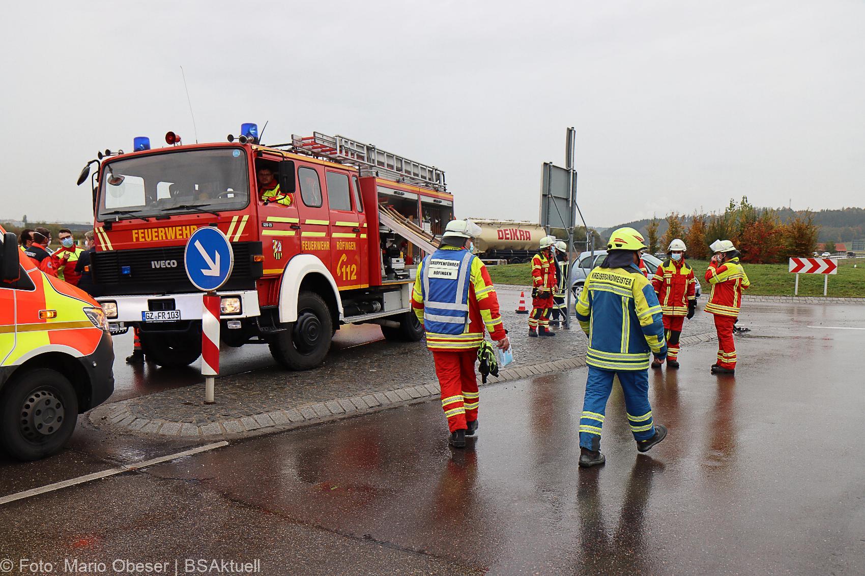 Unfall Kreisverkehr Roefingen 23102020 11