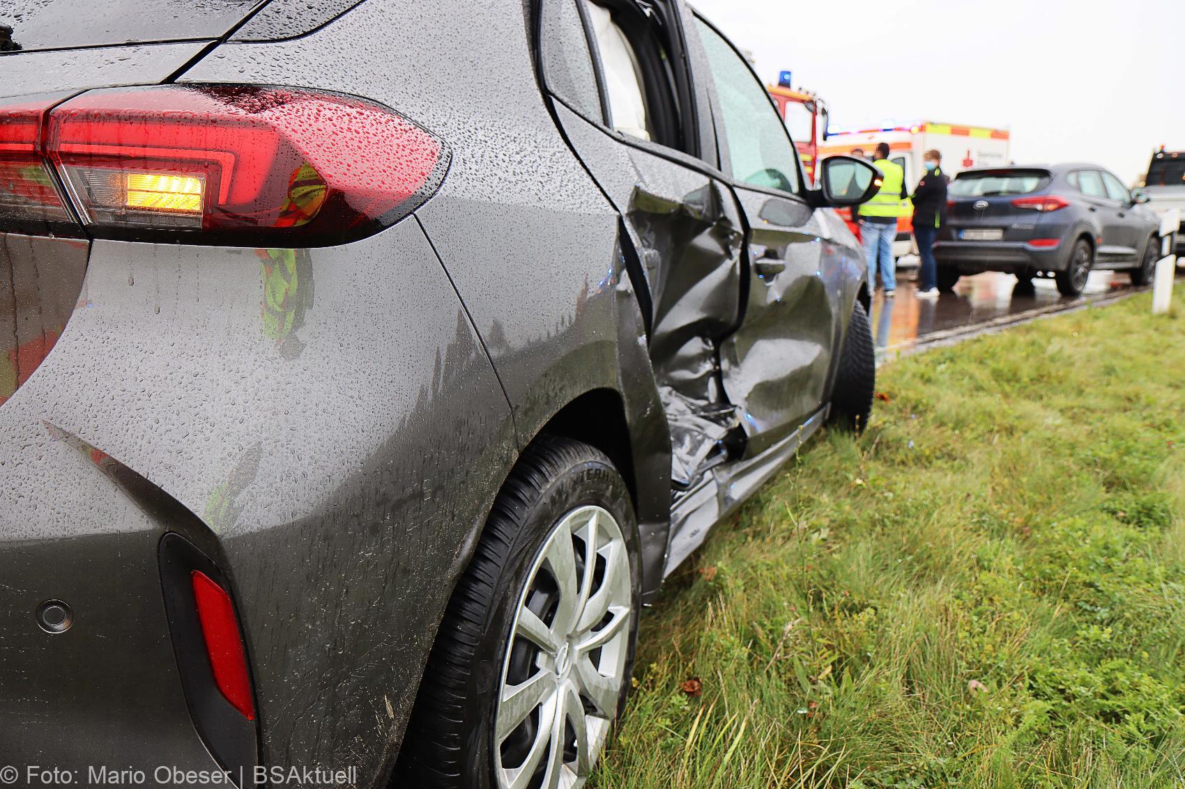 Unfall Kreisverkehr Roefingen 23102020 15