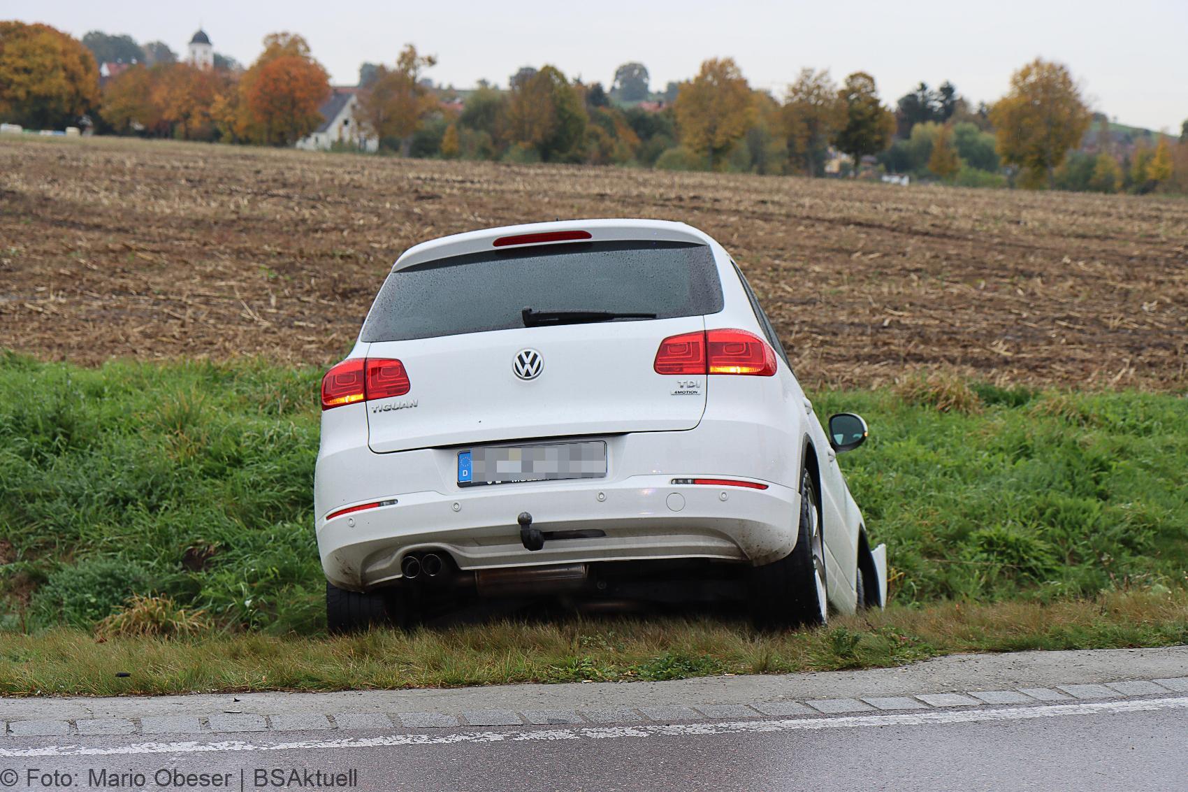 Unfall Kreisverkehr Roefingen 23102020 3