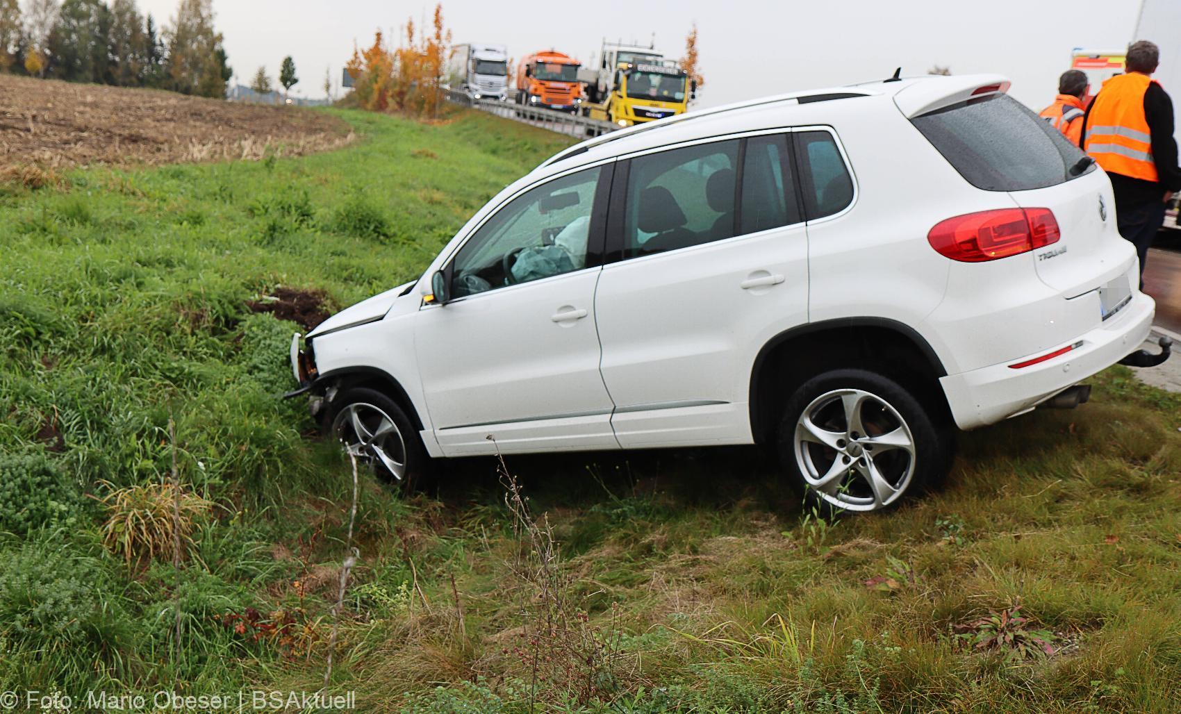 Unfall Kreisverkehr Roefingen 23102020 5
