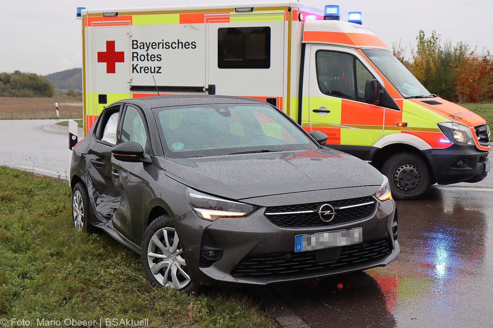 Unfall Kreisverkehr Roefingen 23102020 7