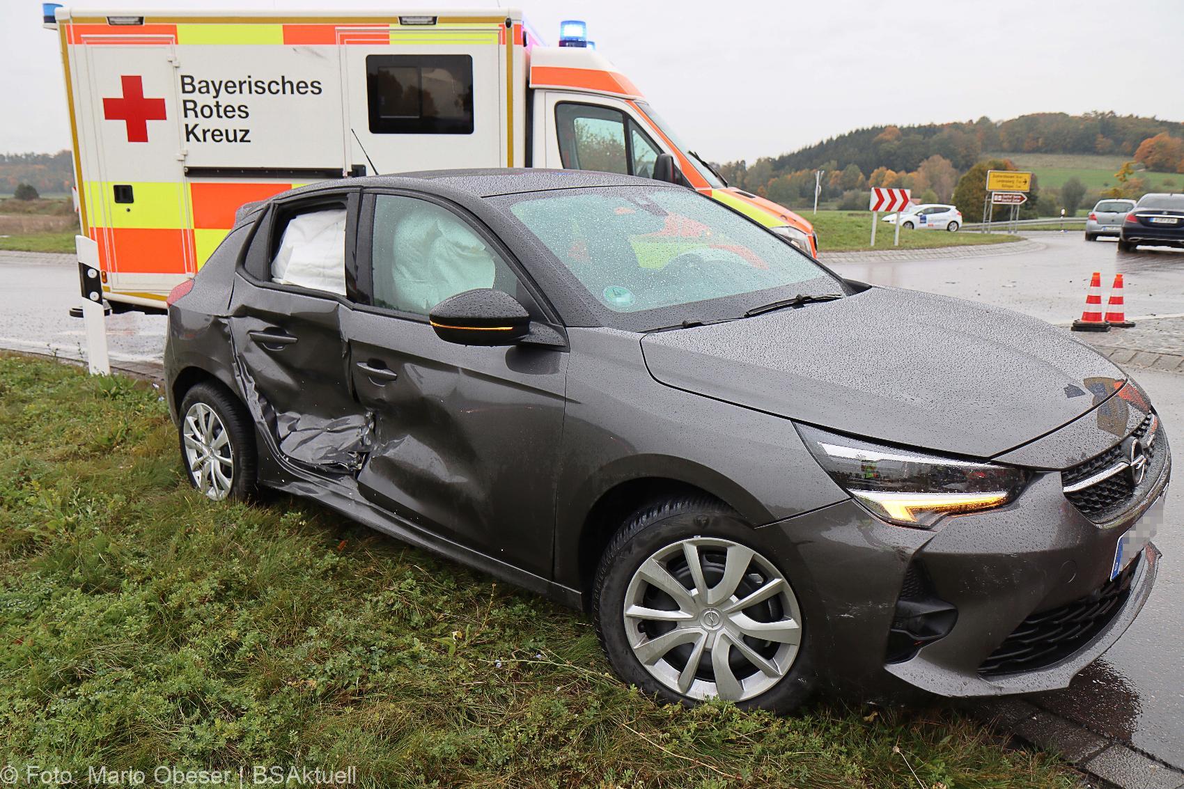 Unfall Kreisverkehr Roefingen 23102020 8