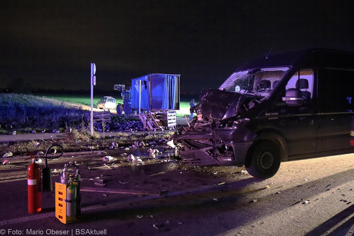 Unfall B16 Gundelfingen Traktor Transporter 02112020 2
