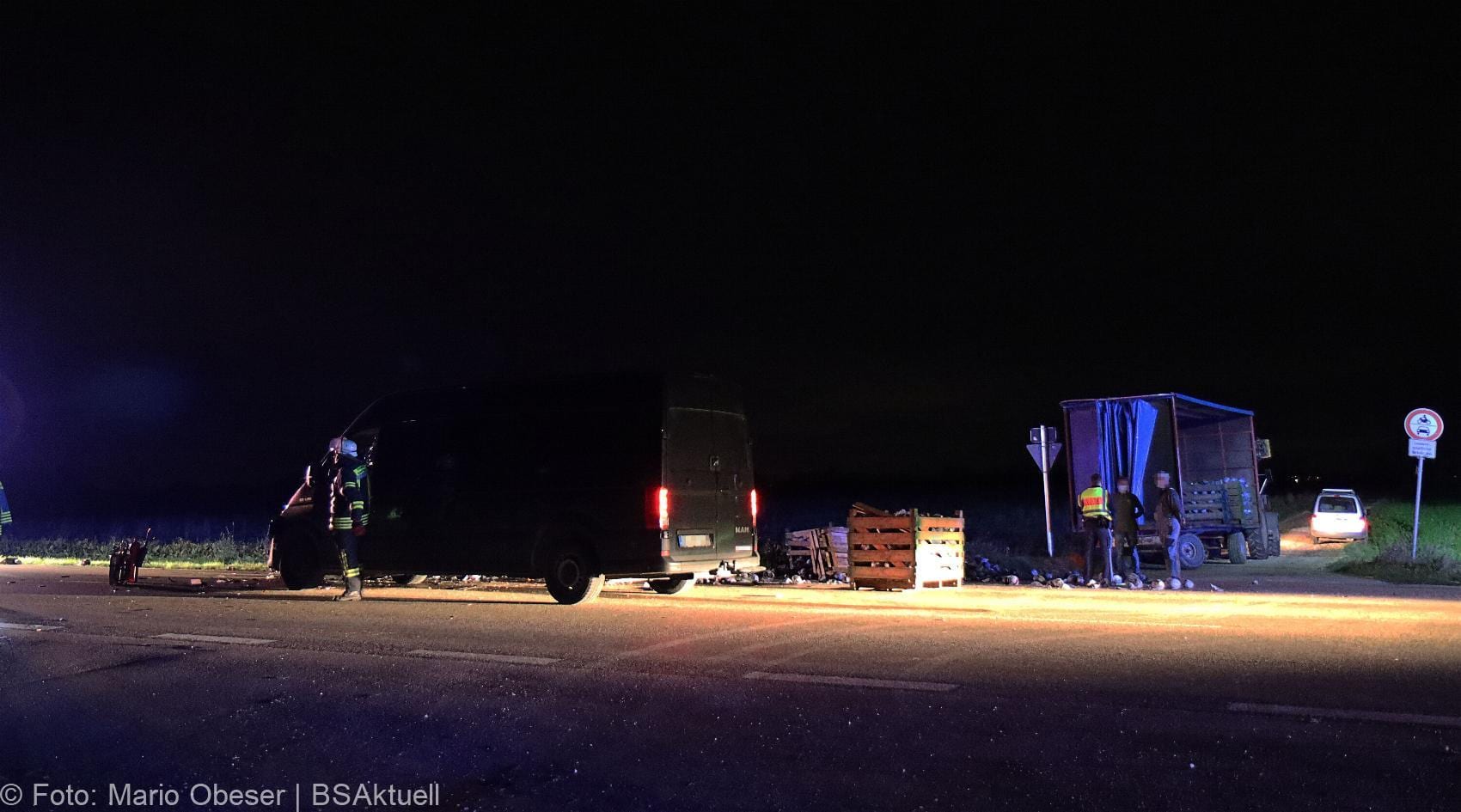 Unfall B16 Gundelfingen Traktor Transporter 02112020 9