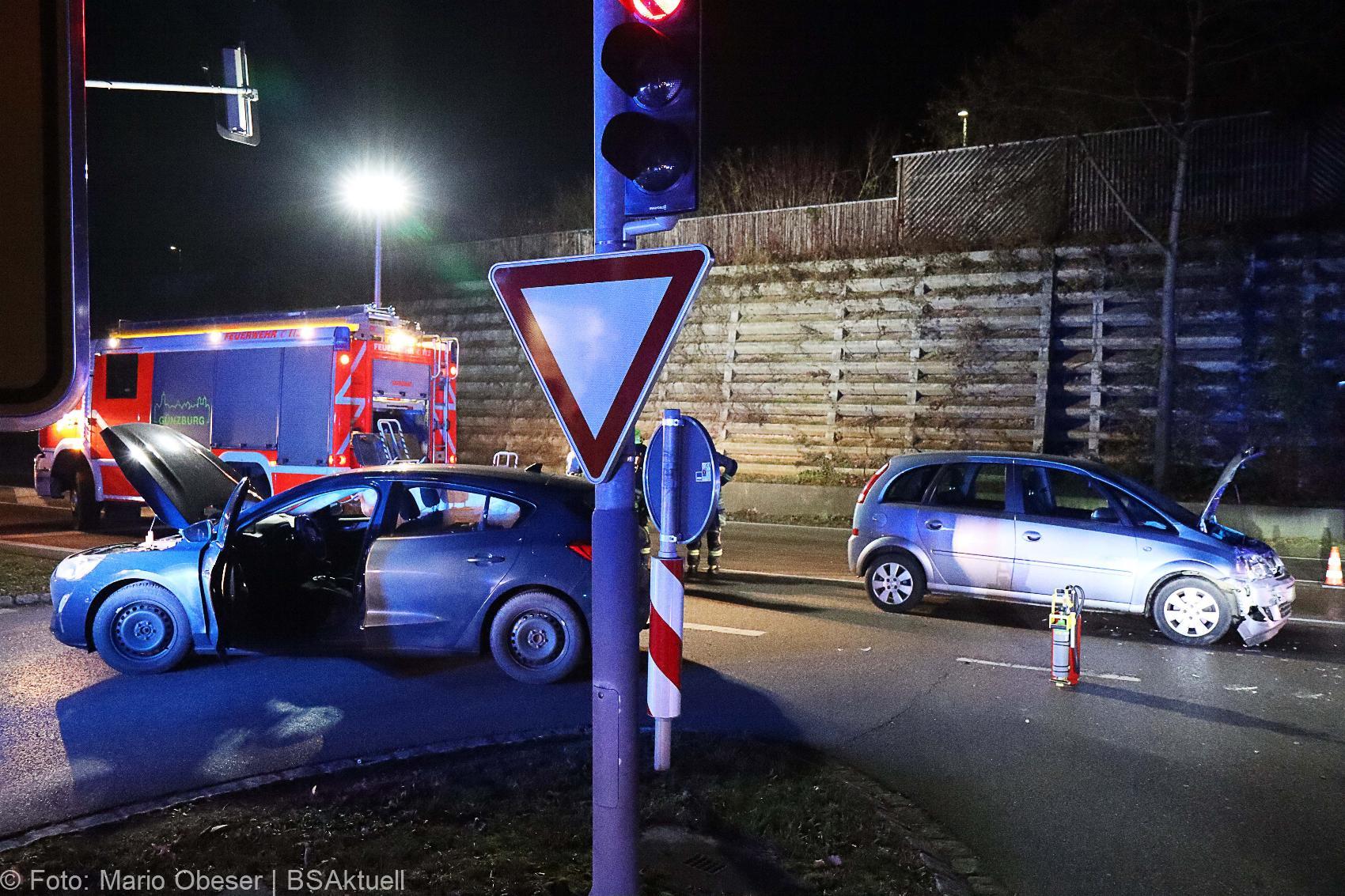 Unfall Guenzburg B16 Polizeiohr 23112020 1