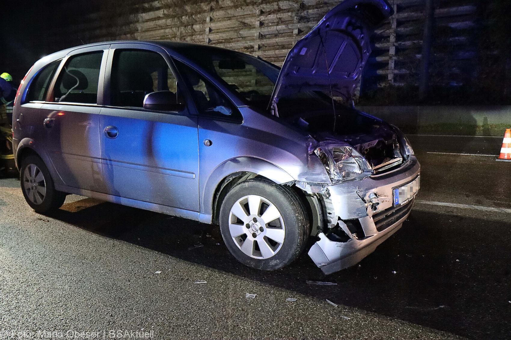 Unfall Guenzburg B16 Polizeiohr 23112020 3
