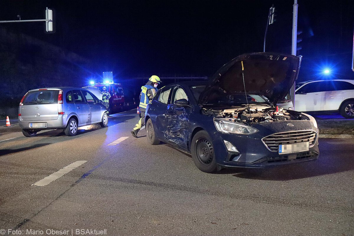 Unfall Guenzburg B16 Polizeiohr 23112020 5