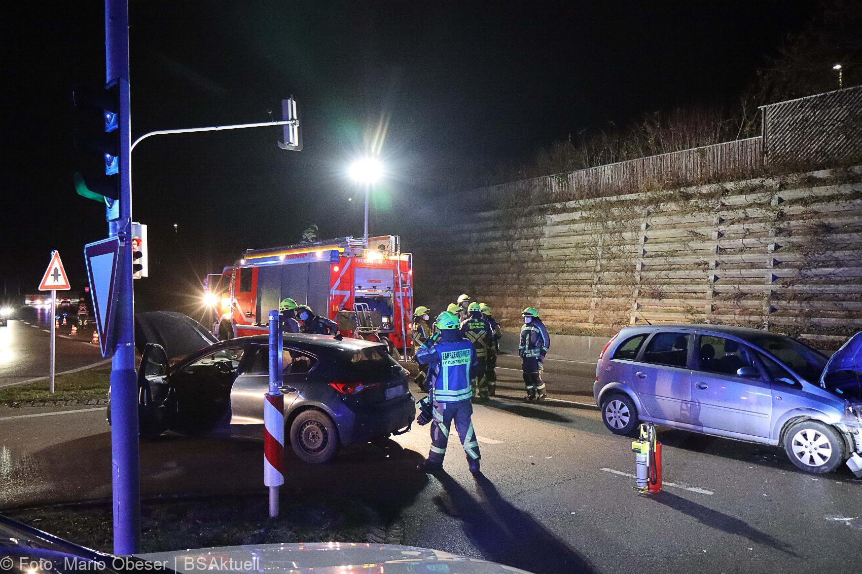 Unfall Guenzburg B16 Polizeiohr 23112020 7
