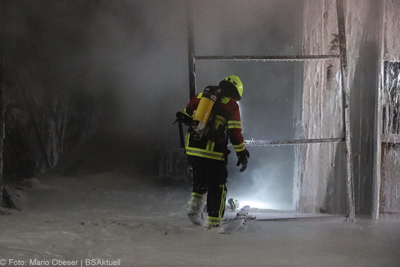 Brand Ebersbach Landwirtschaftliche Halle 17122020 40