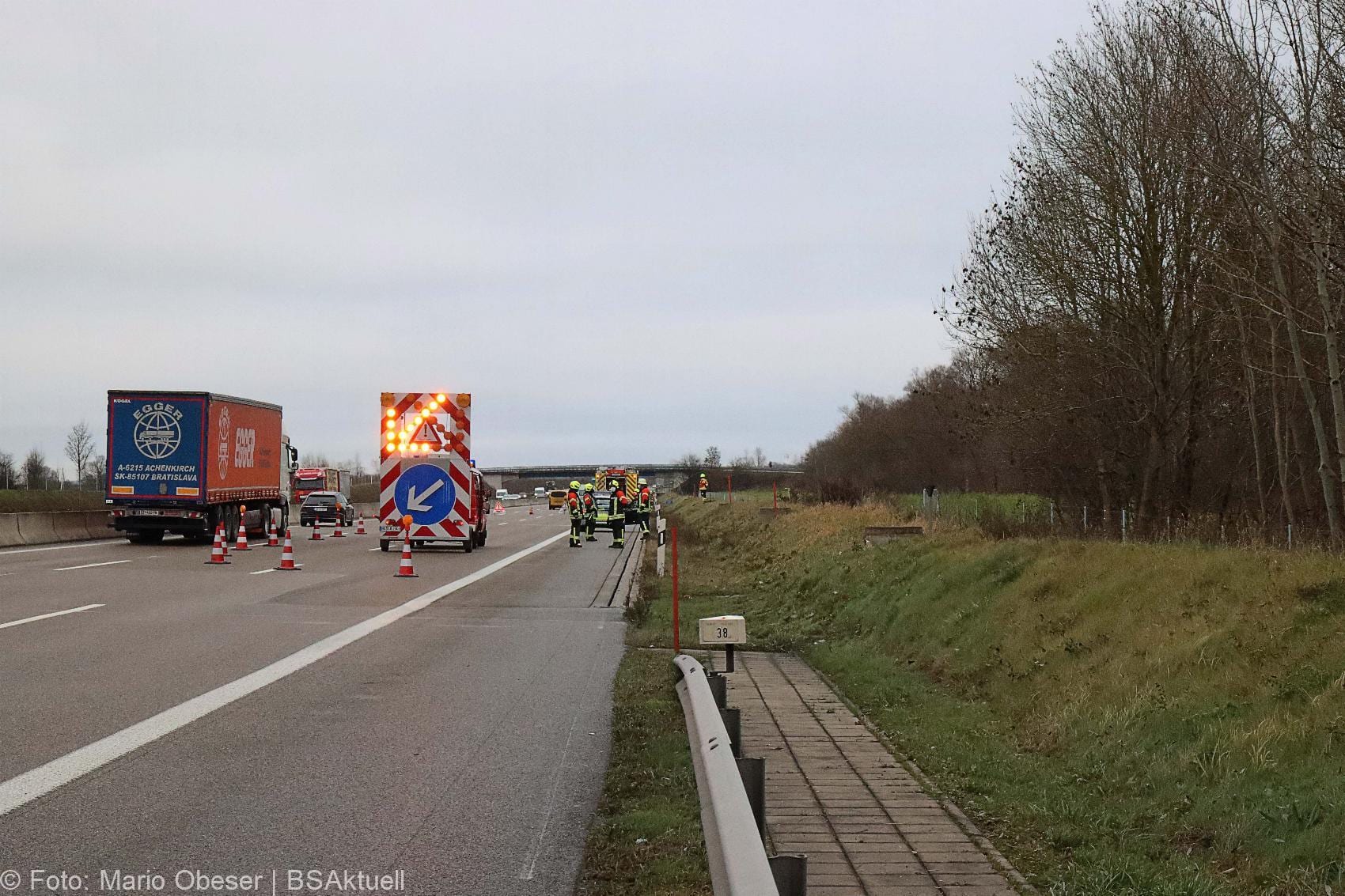 Unfall A8 PKW ueberschlagen Elchingen-Leipheim 07122020 1