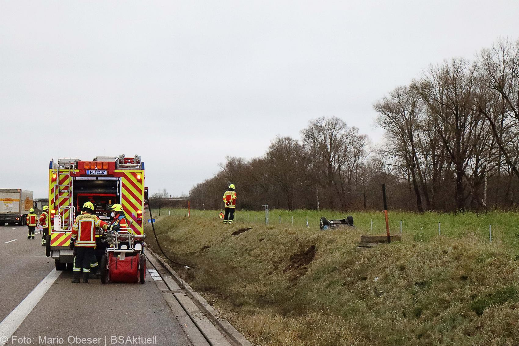 Unfall A8 PKW ueberschlagen Elchingen-Leipheim 07122020 2