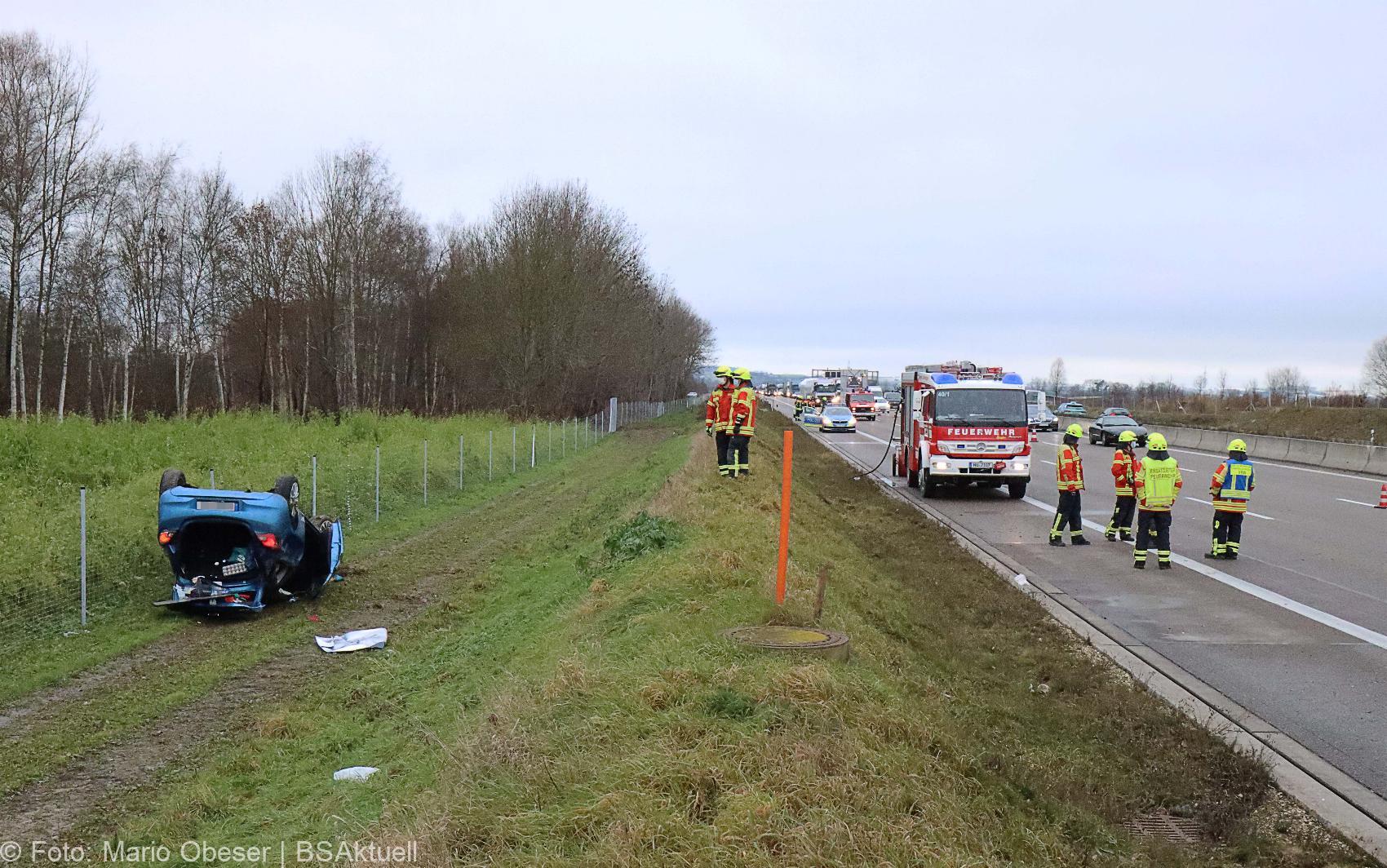 Unfall A8 PKW ueberschlagen Elchingen-Leipheim 07122020 6