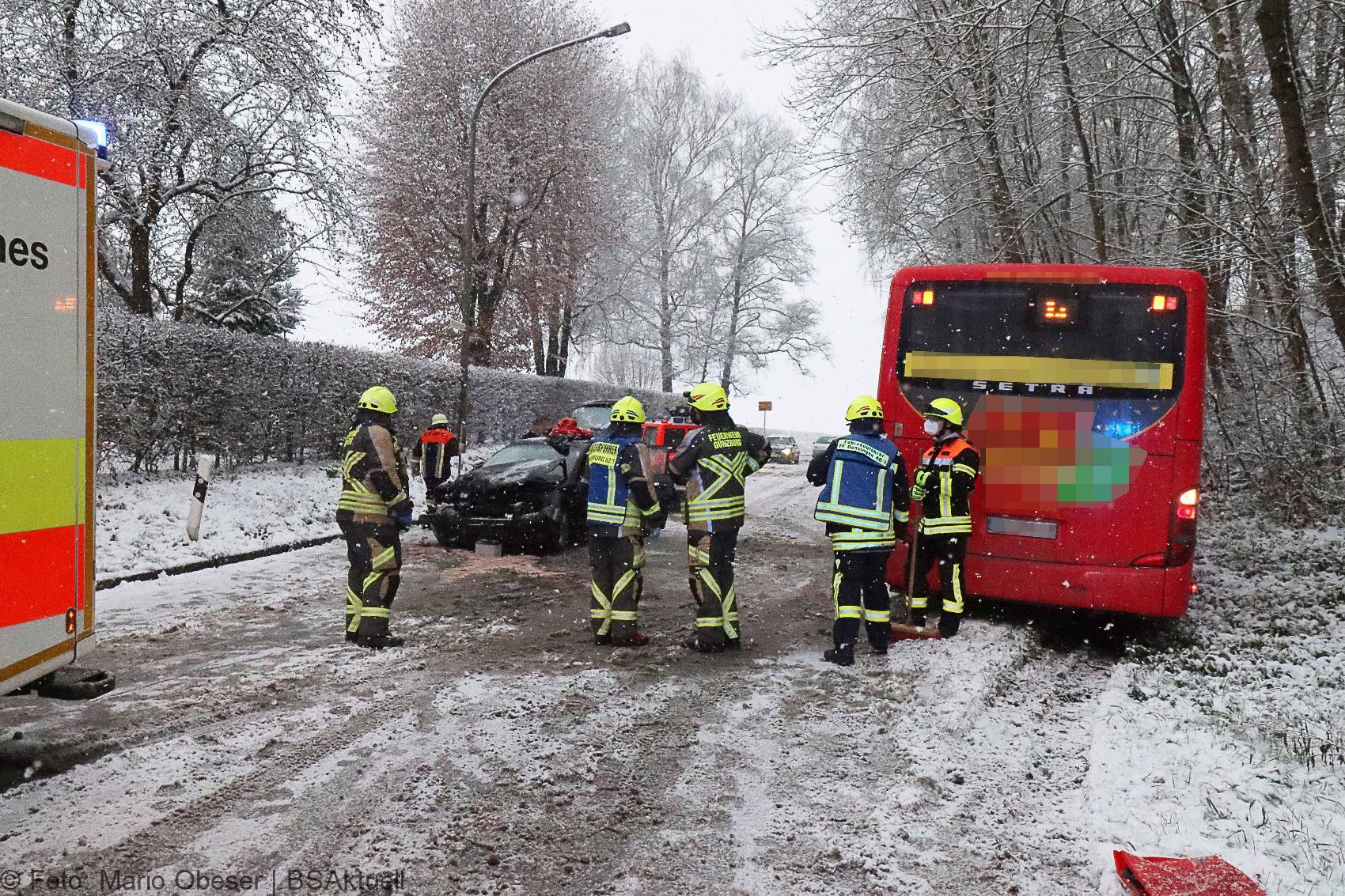 Unfall Denzingen Ichenhauser Strasse 01122020 2
