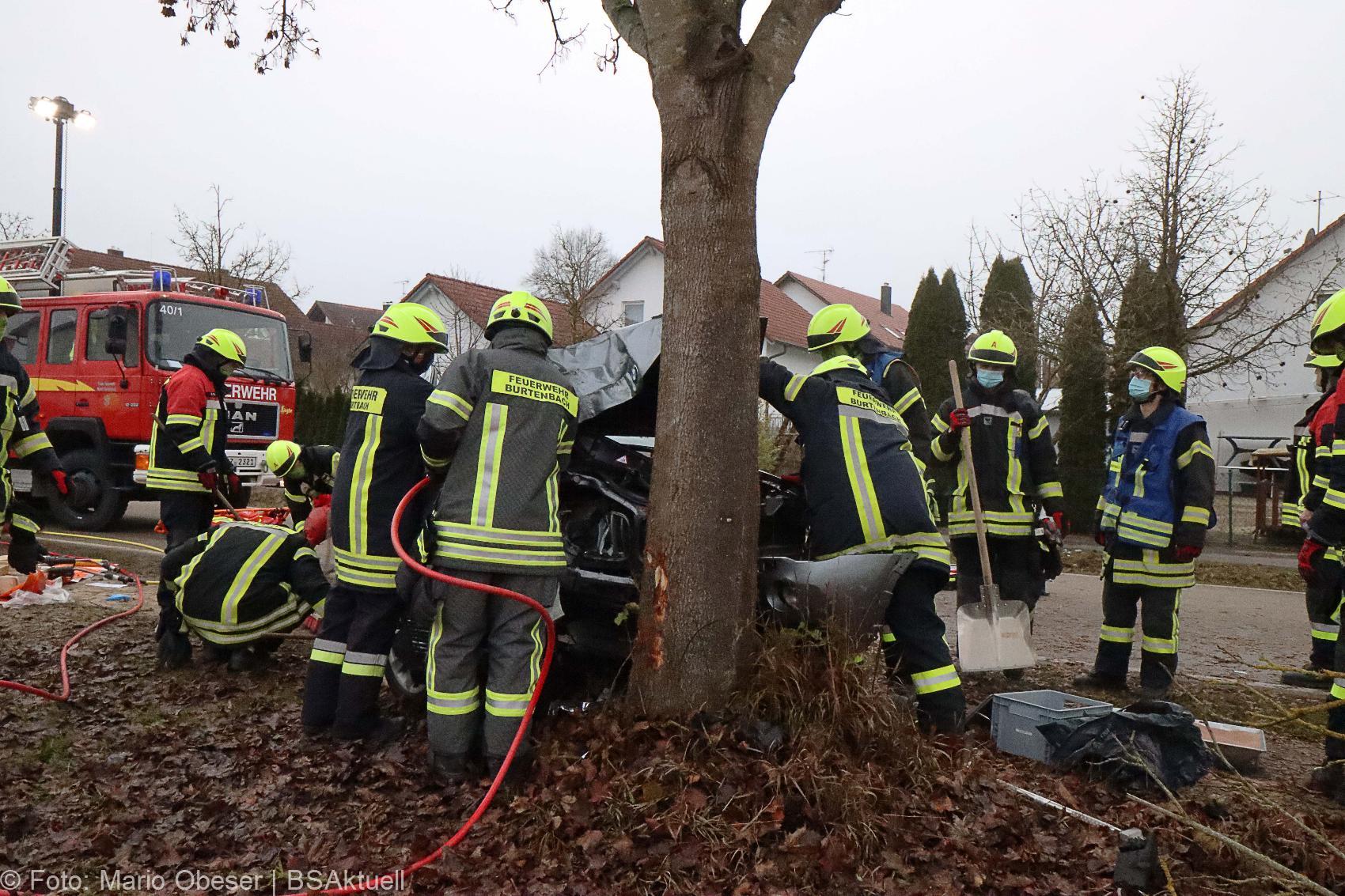 Unfall Kemnat Pkw Baum 20122020 IMG_7259