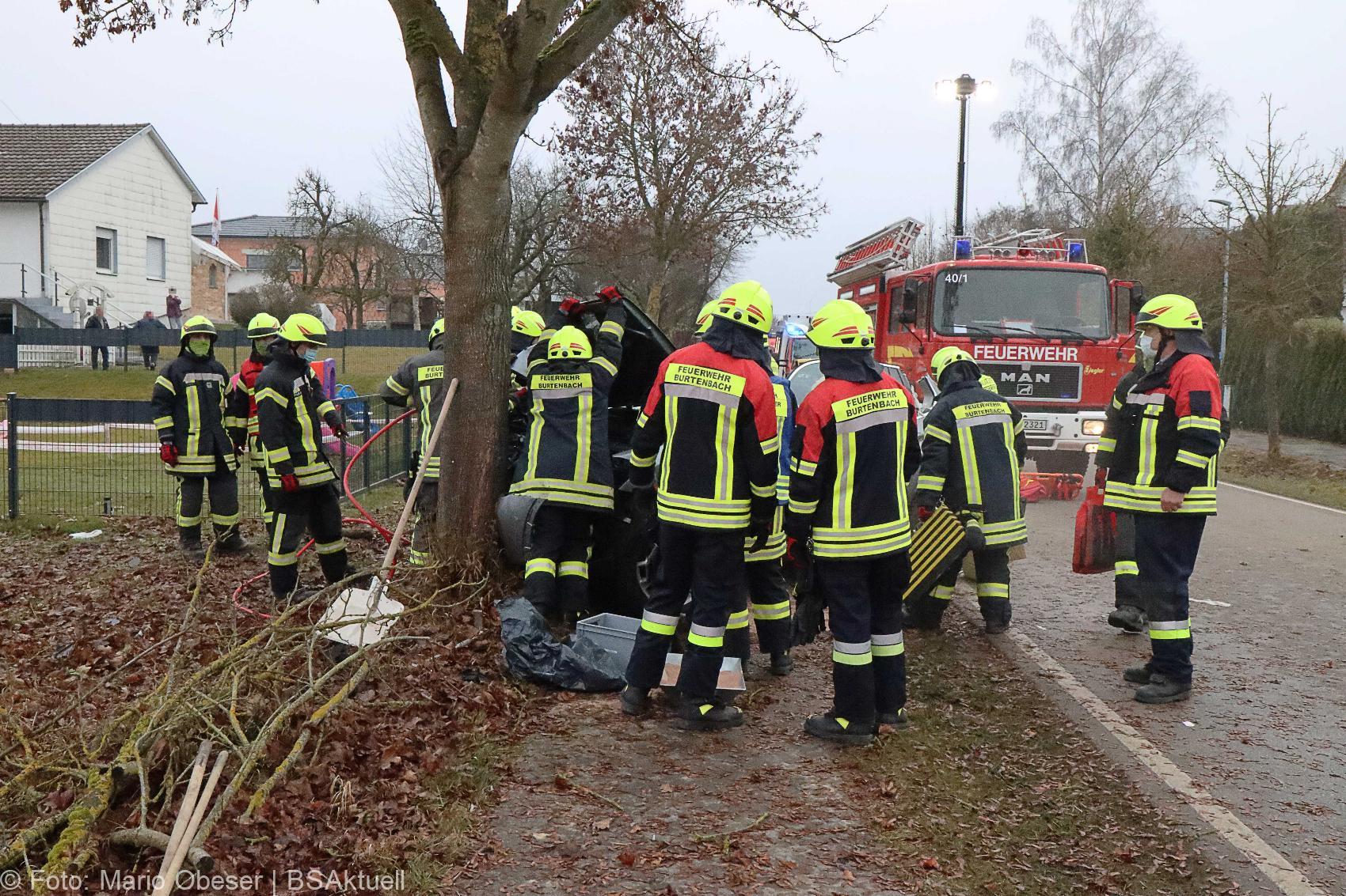 Unfall Kemnat Pkw Baum 20122020 IMG_7261