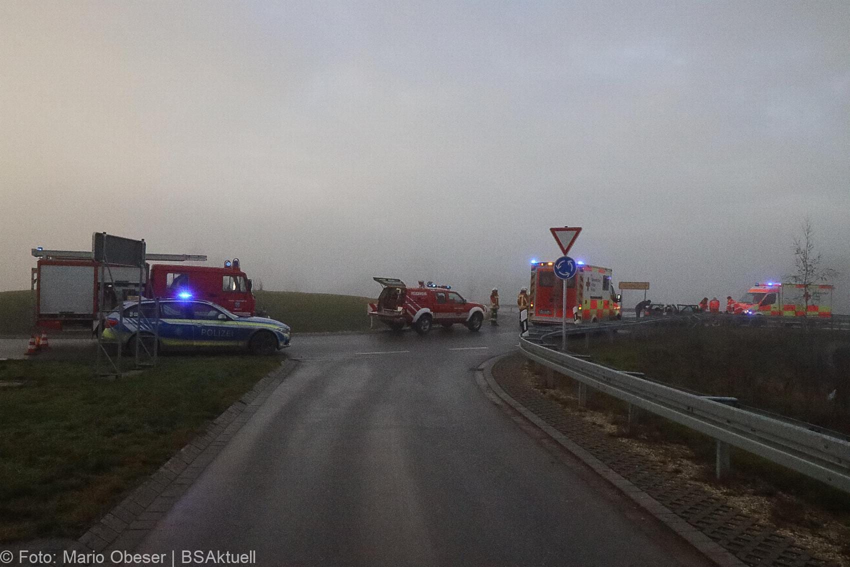 Unfall Kreisverkehr Limbach 16122020 1