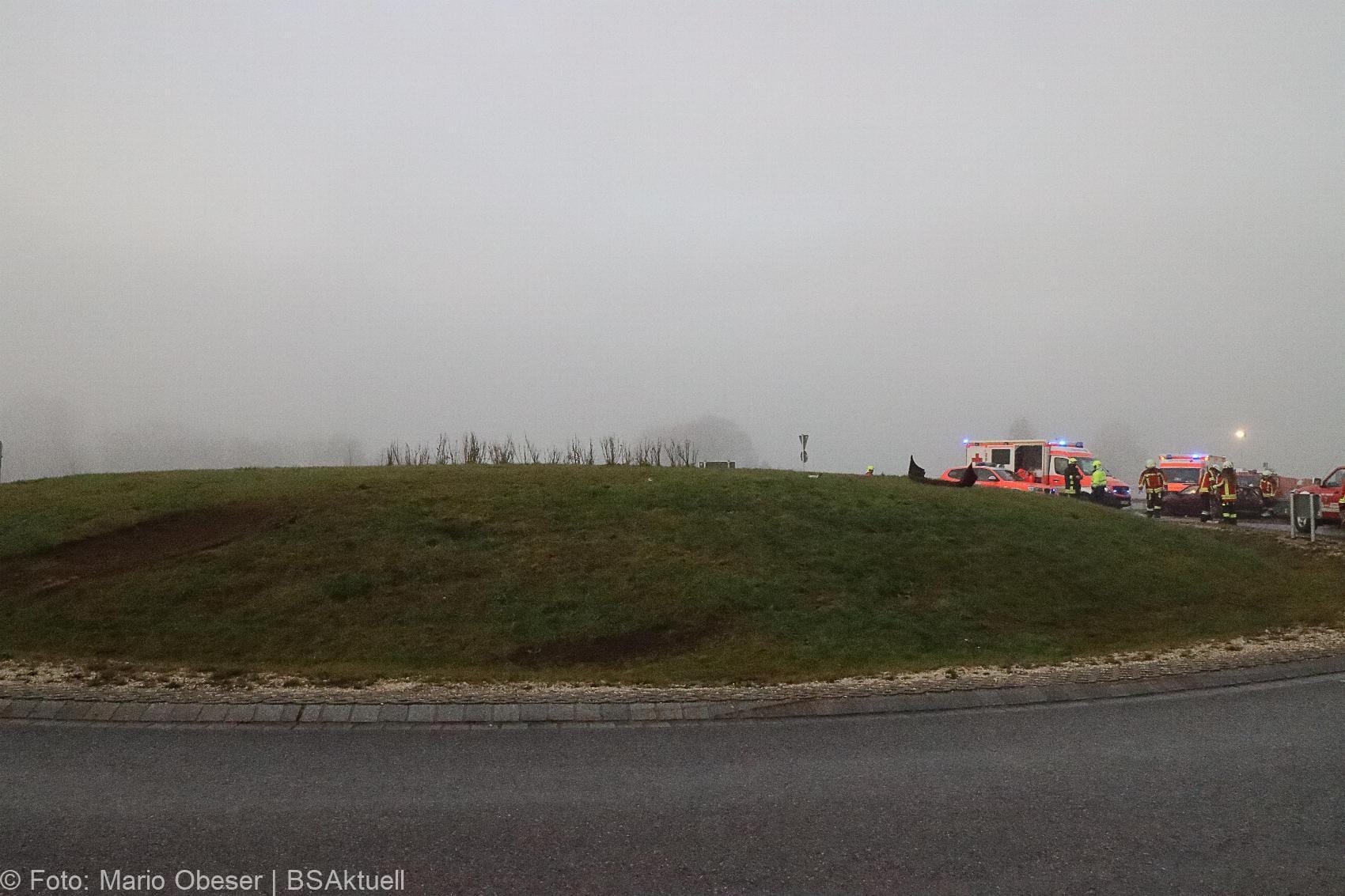 Unfall Kreisverkehr Limbach 16122020 12