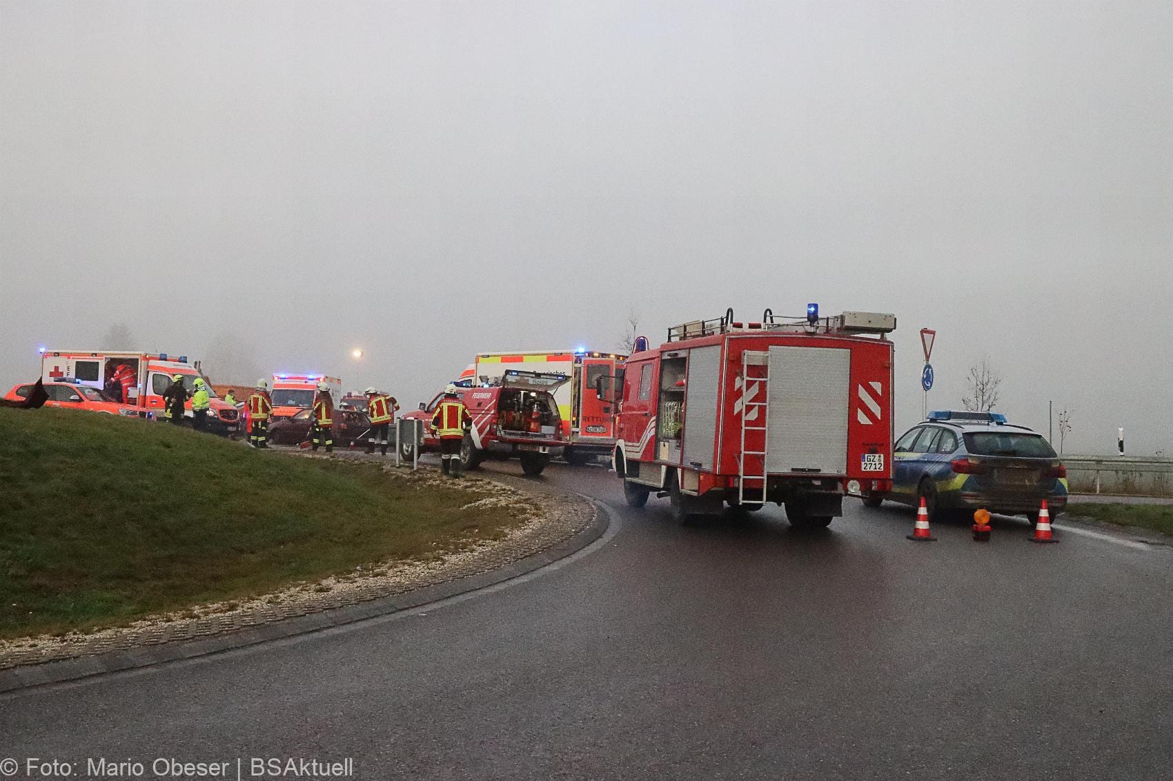 Unfall Kreisverkehr Limbach 16122020 13