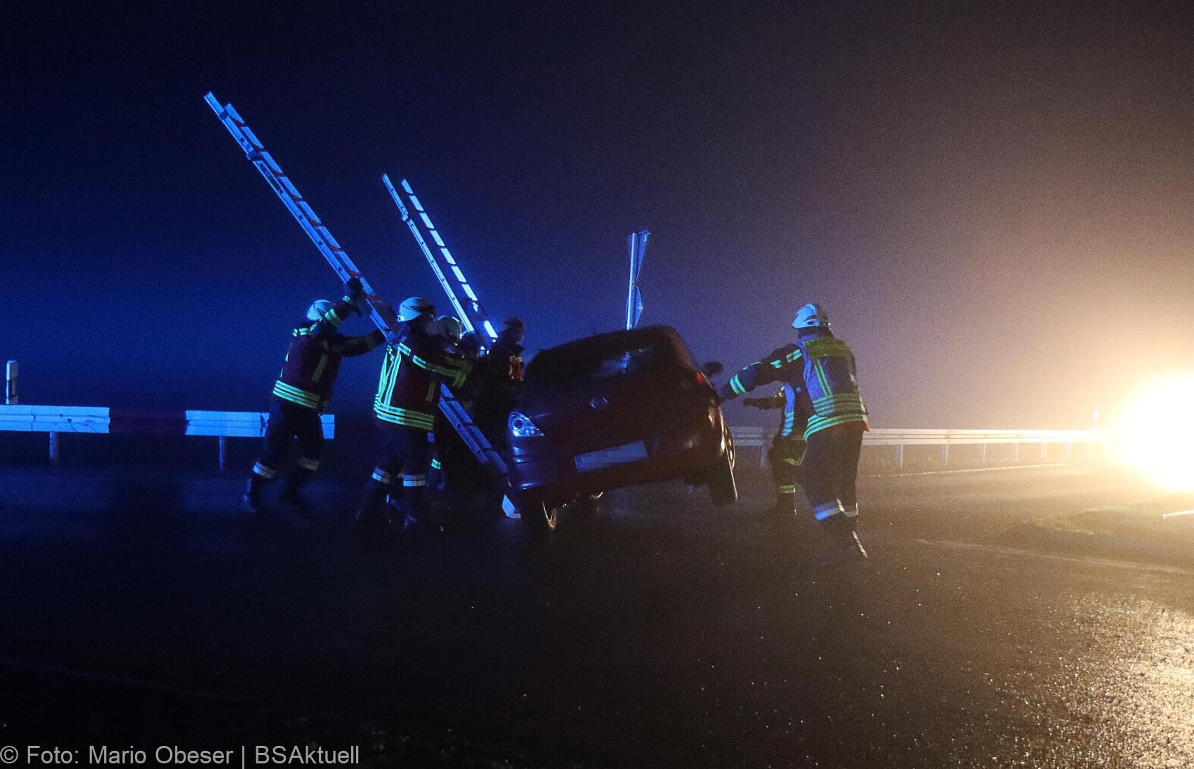 Unfall Limbach Kreisverkehr 19122020 12