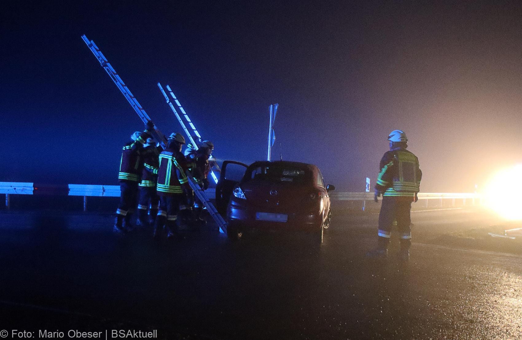 Unfall Limbach Kreisverkehr 19122020 13