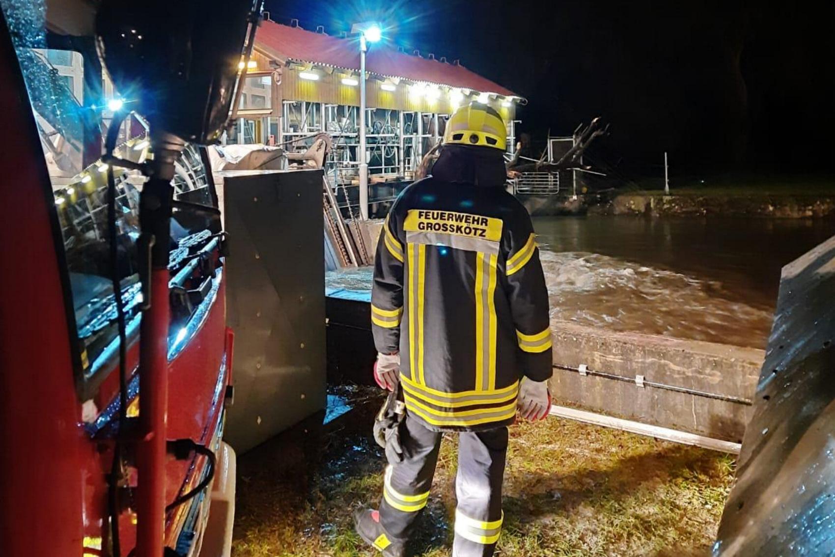 Feuerwehr Grosskoetz Baum Guenz 28012021 1
