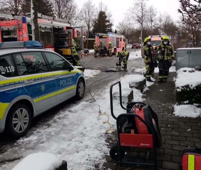 Hund gerettet Guenzburg Feuerwehr 26012021 2