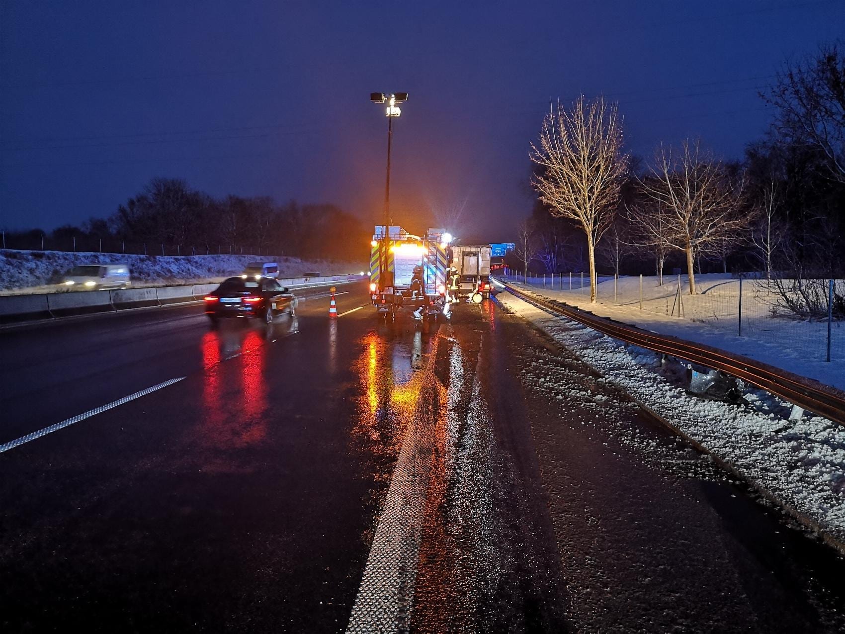 Unfall A8 Leipheim 25012021 1