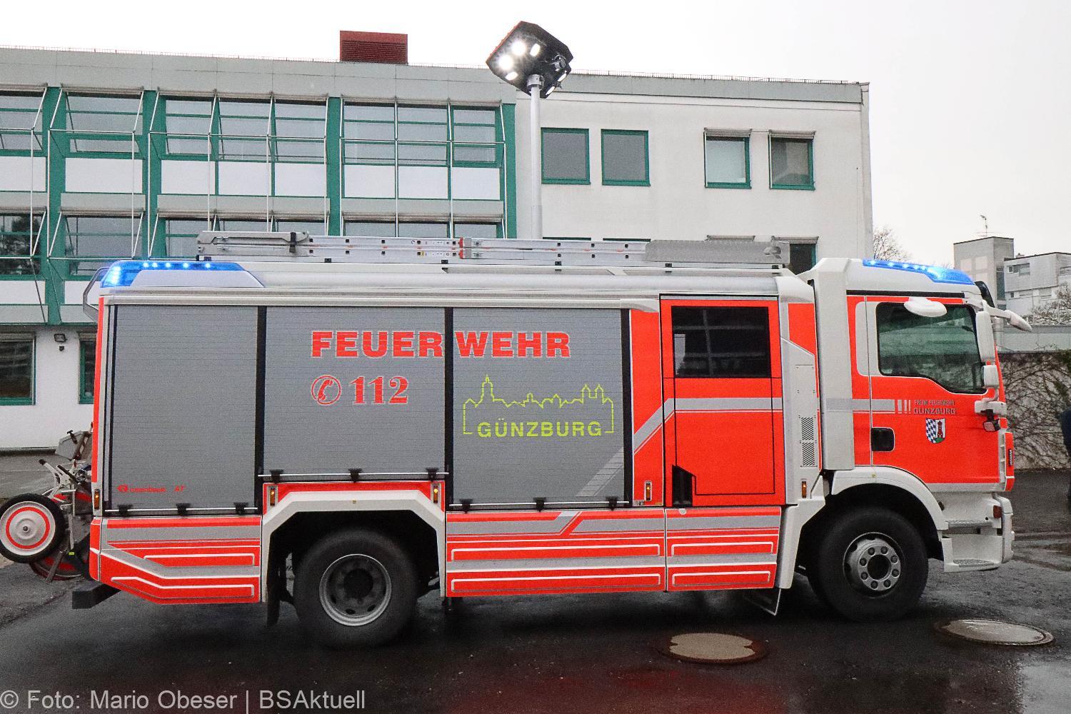 HLF20 Strasse Feuerwehr Guenzburg 2021 23
