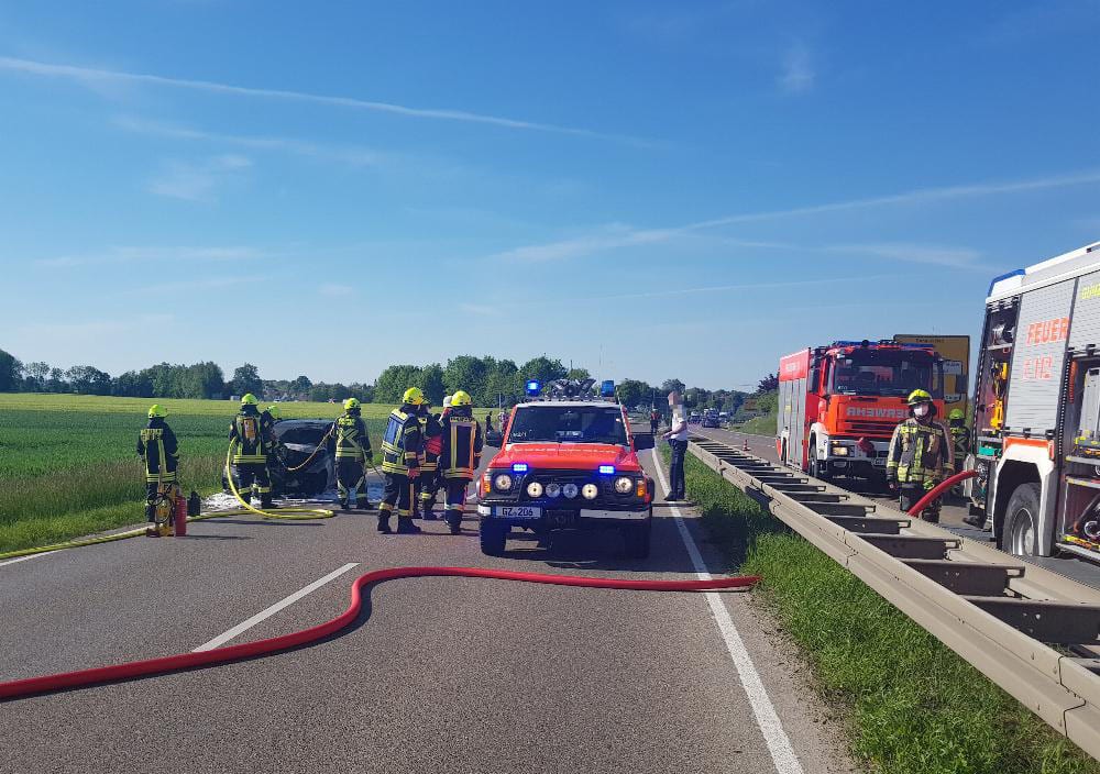 Pkw-Brand B16 bei Deffingen am 02.06.2021