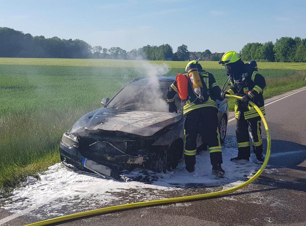 Pkw-Brand B16 bei Deffingen am 02.06.2021