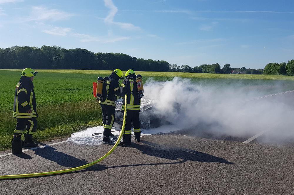 Pkw-Brand B16 bei Deffingen am 02.06.2021