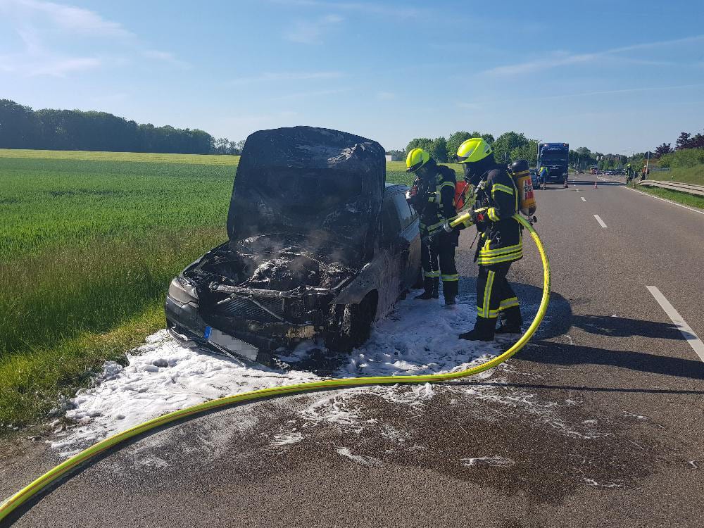 Pkw-Brand B16 bei Deffingen am 02.06.2021