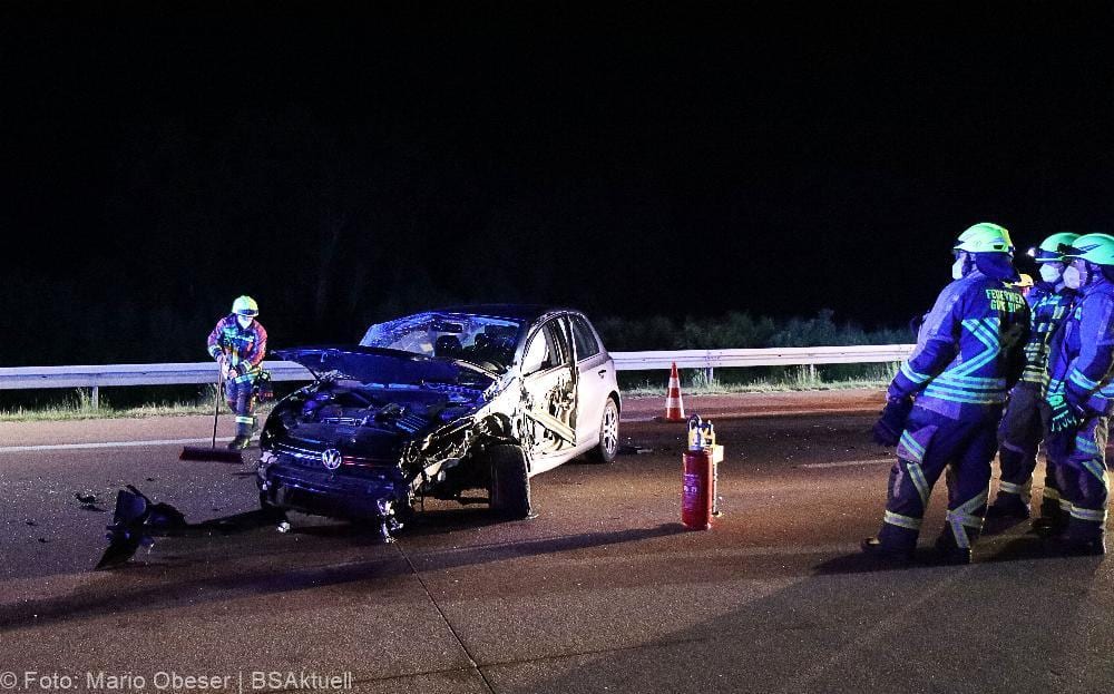 Autofahrer prallt gegen Sicherungsanhaenger A8