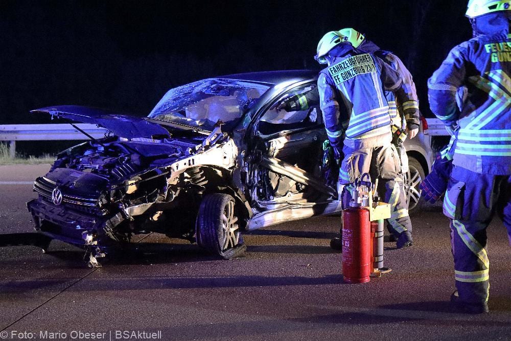 Autofahrer prallt gegen Sicherungsanhaenger A8