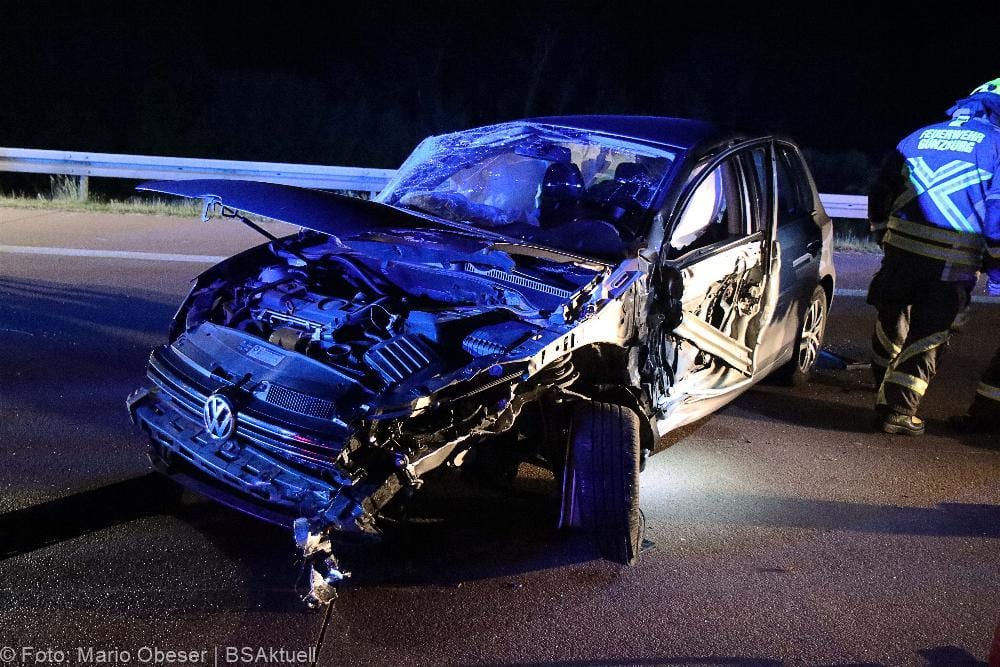 Autofahrer prallt gegen Sicherungsanhaenger A8