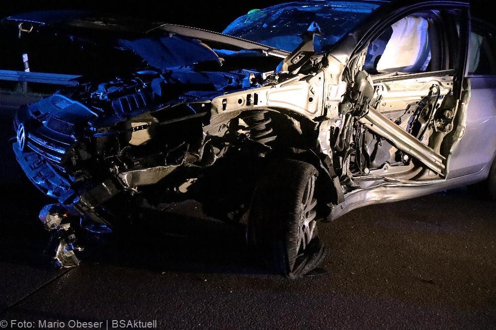 Autofahrer prallt gegen Sicherungsanhaenger A8