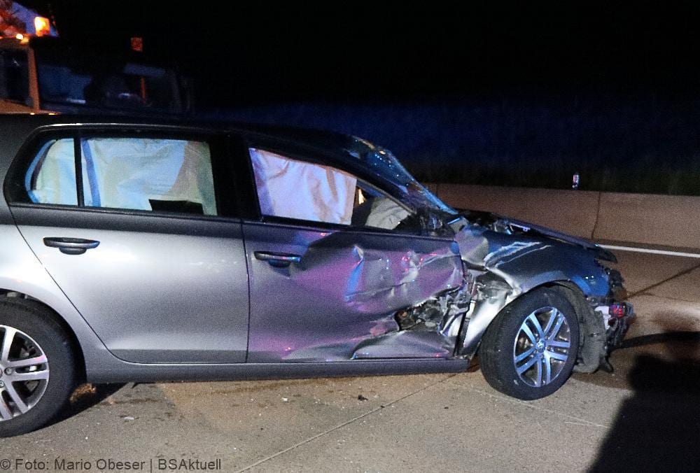 Autofahrer prallt gegen Sicherungsanhaenger A8