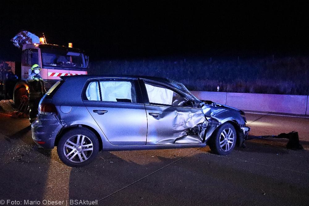 Autofahrer prallt gegen Sicherungsanhaenger A8