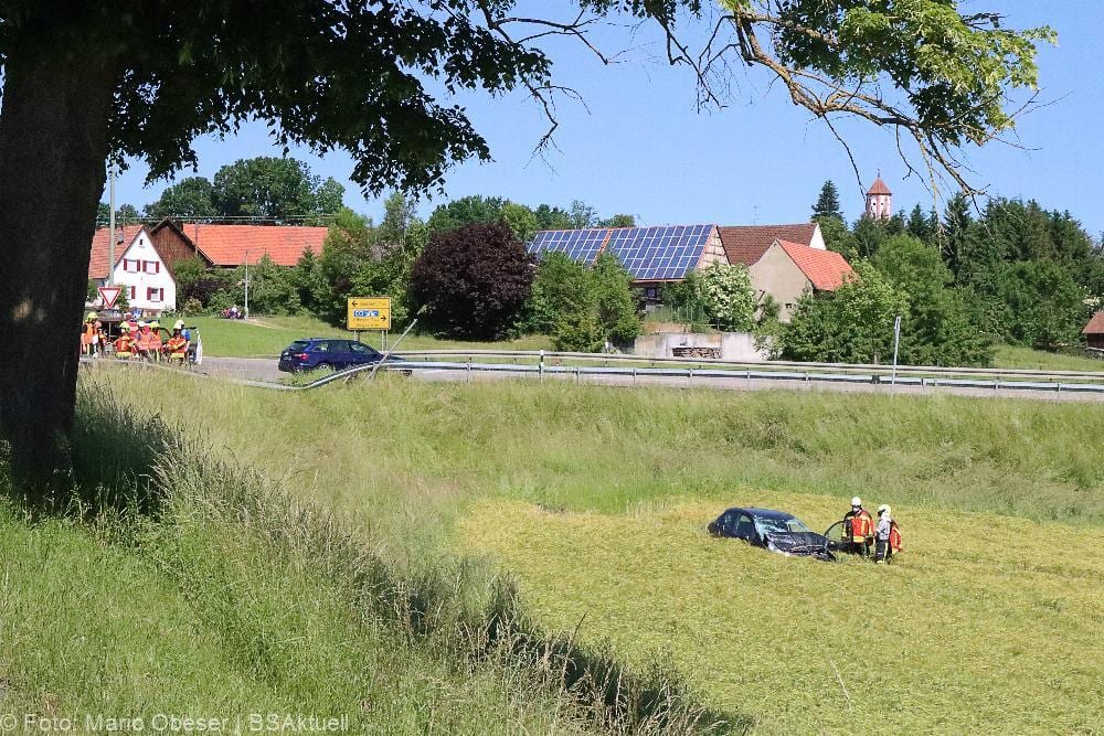 Autofahrerin überschlägt sich bei Unterknöringen