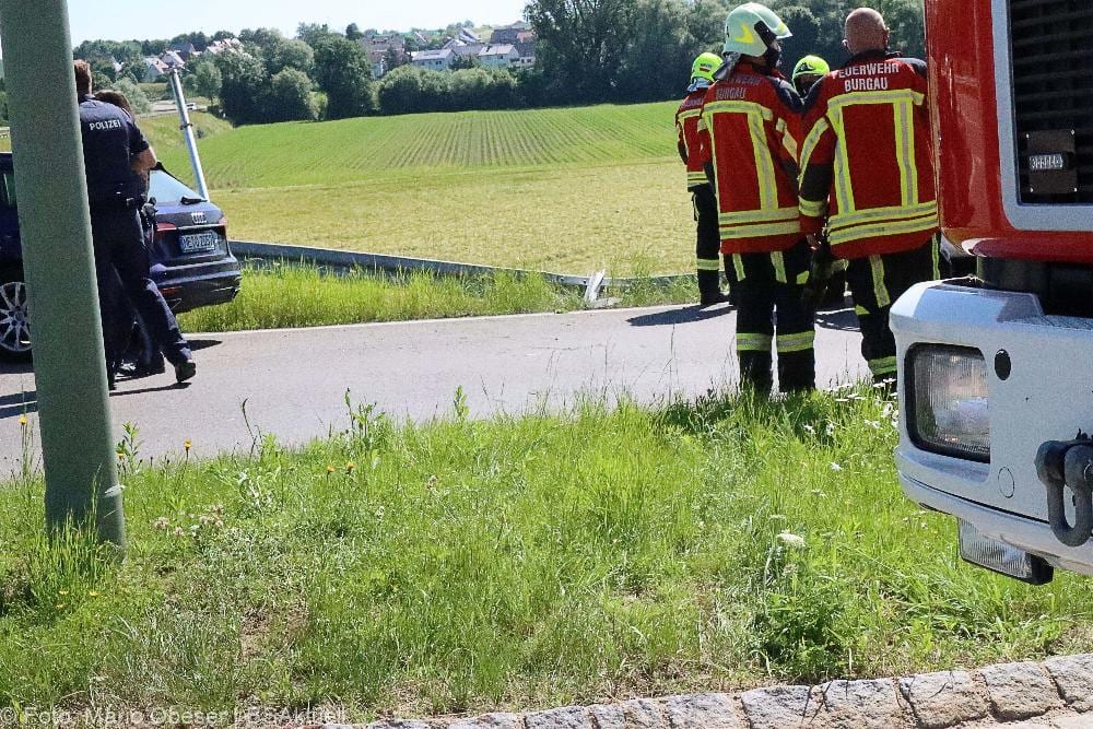 Autofahrerin überschlägt sich bei Unterknöringen