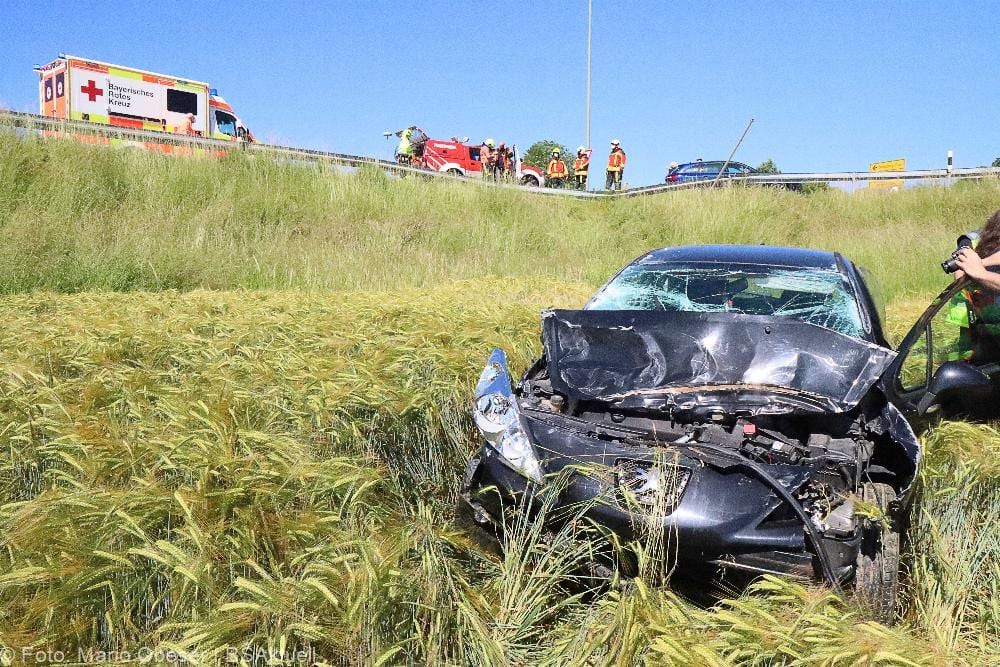 Autofahrerin überschlägt sich bei Unterknöringen