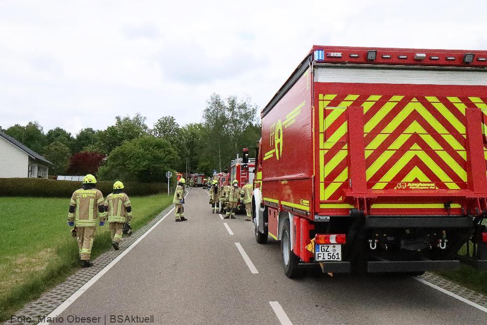 Regionalbahn erfasst Traktor auf Bahnübergang bei Ellzee