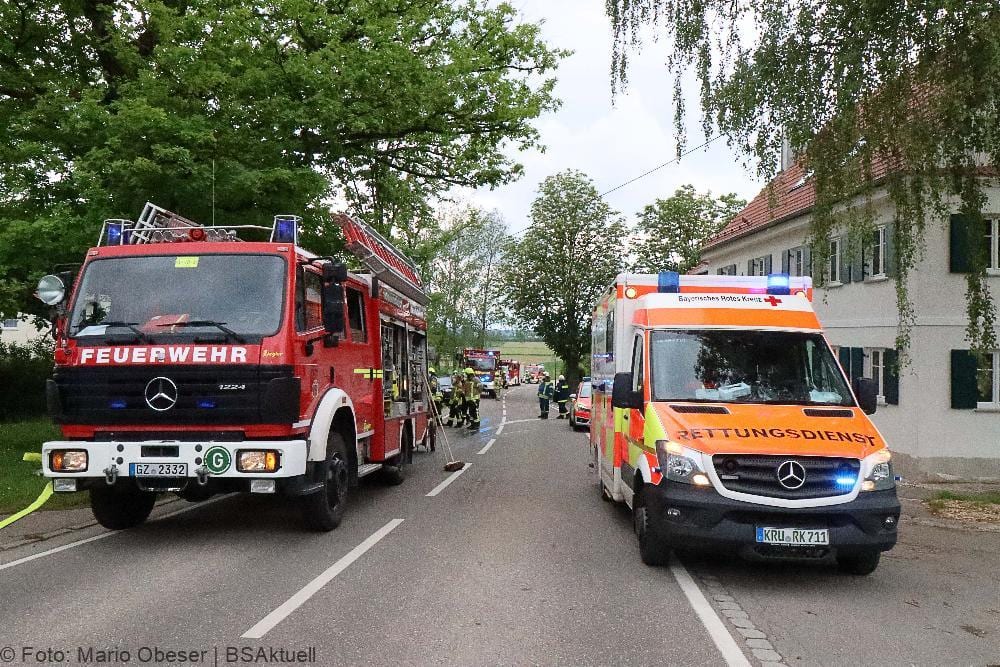 Regionalbahn erfasst Traktor auf Bahnübergang bei Ellzee