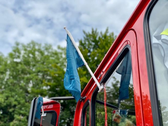 Feuerwehr Leipheim packt für Hilfeeinsatz - Fahne