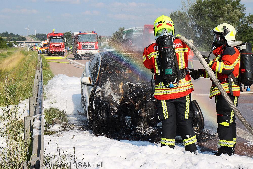 Jaguar brennt auf der A8 bei Burgau
