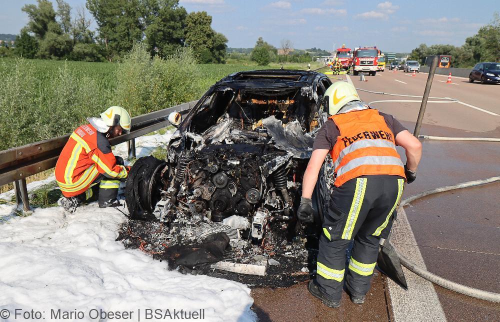Jaguar brennt auf der A8 bei Burgau